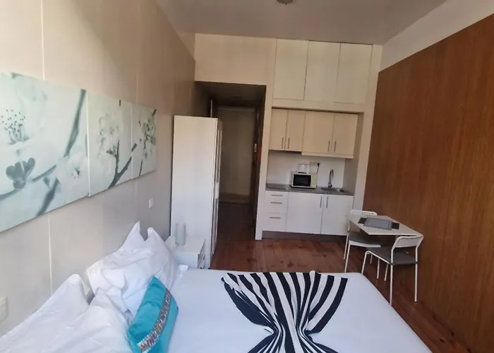 洛莱伊斯图迪奥斯酒店 *